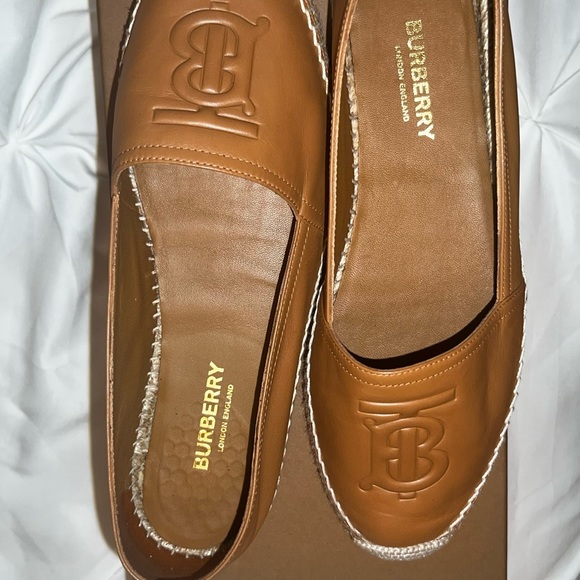 Burberry shoes , never worn just tried on ! Amazing quality . - Picture 3 of 5